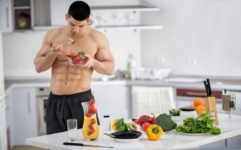 an gi truoc khi tap gym de toi uu suc manh va phat trien co bap