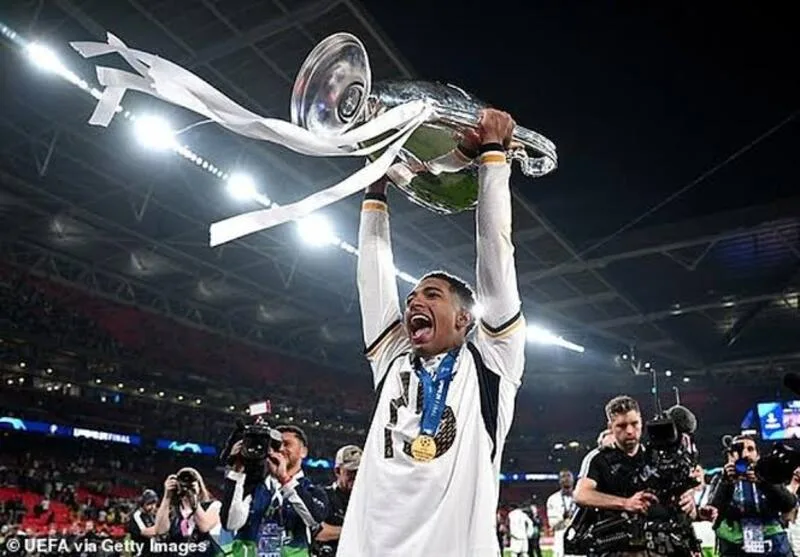 Gia nhập Real Madrid giúp Bellingham nhanh chóng bước lên đỉnh cao của bóng đá châu Âu