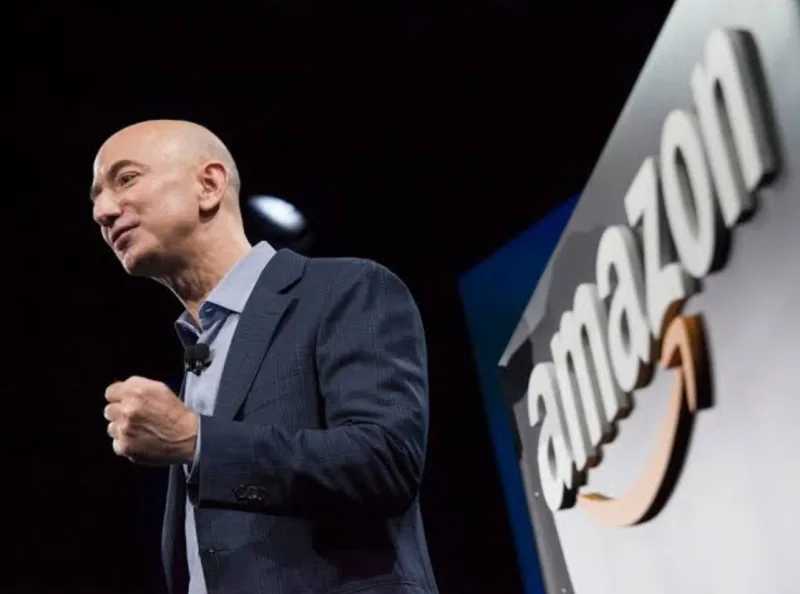Jeff Bezos là nhà sáng lập Amazon, Blue Origin và một trong những doanh nhân có ảnh hưởng lớn đến thương mại điện tử toàn cầu.