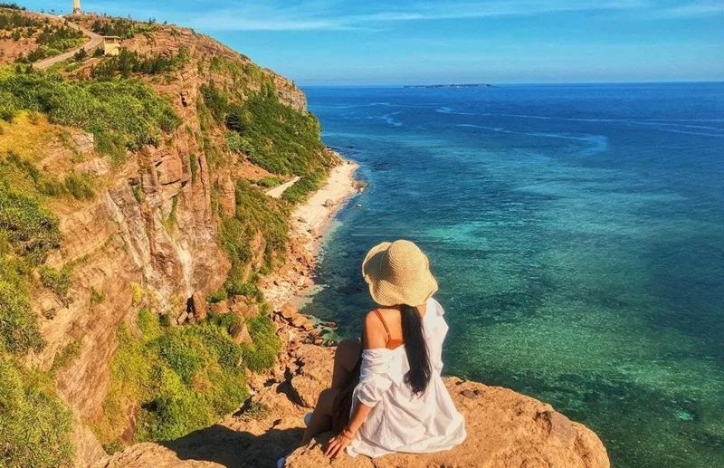 Những con tàu siêu tốc hiện đại neo đậu tại cảng Sa Kỳ, sẵn sàng đưa du khách chinh phục đảo tiền tiêu.