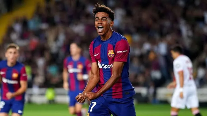 Giai đoạn gia nhập lò La Masia là bước ngoặt giải đáp cho việc Lamine Yamal sinh năm bao nhiêu và thuộc về đâu.