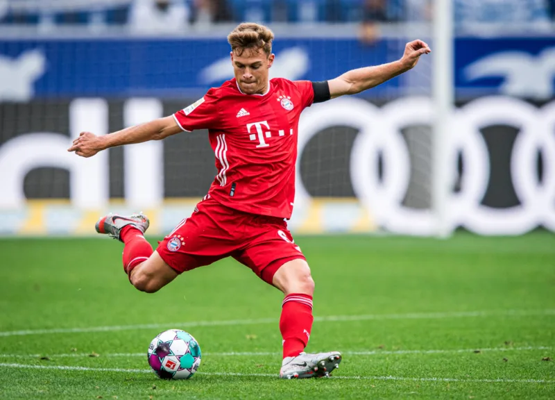 Joshua Kimmich là cầu thủ đa năng của Bayern Munich, có thể thi đấu ở tiền vệ trung tâm, tiền vệ phòng ngự và hậu vệ phải.