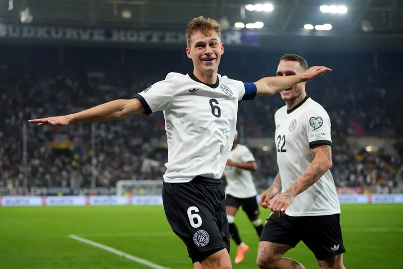 Joshua Kimmich đảm nhận vai trò đội trưởng, chịu trách nhiệm điều tiết lối chơi và dẫn dắt thế hệ trẻ của tuyển Đức.