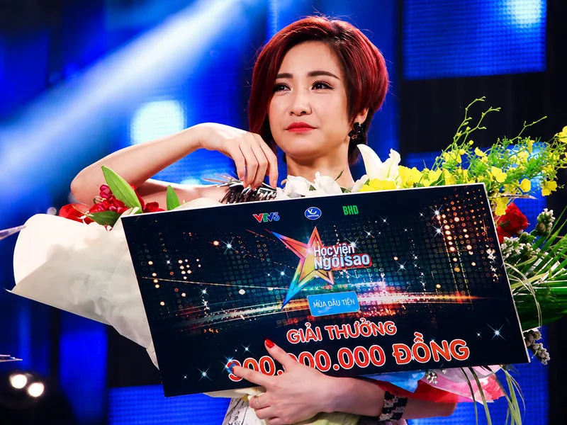 Hòa Minzy được công chúng biết đến rộng rãi sau khi giành quán quân Học viện Ngôi sao năm 2014